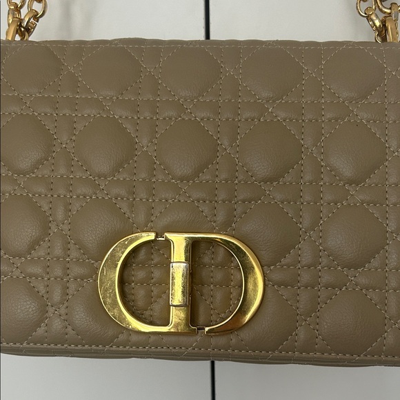 Elegant Taupe Quilted Shoulder Bag - Picture 4 of 9